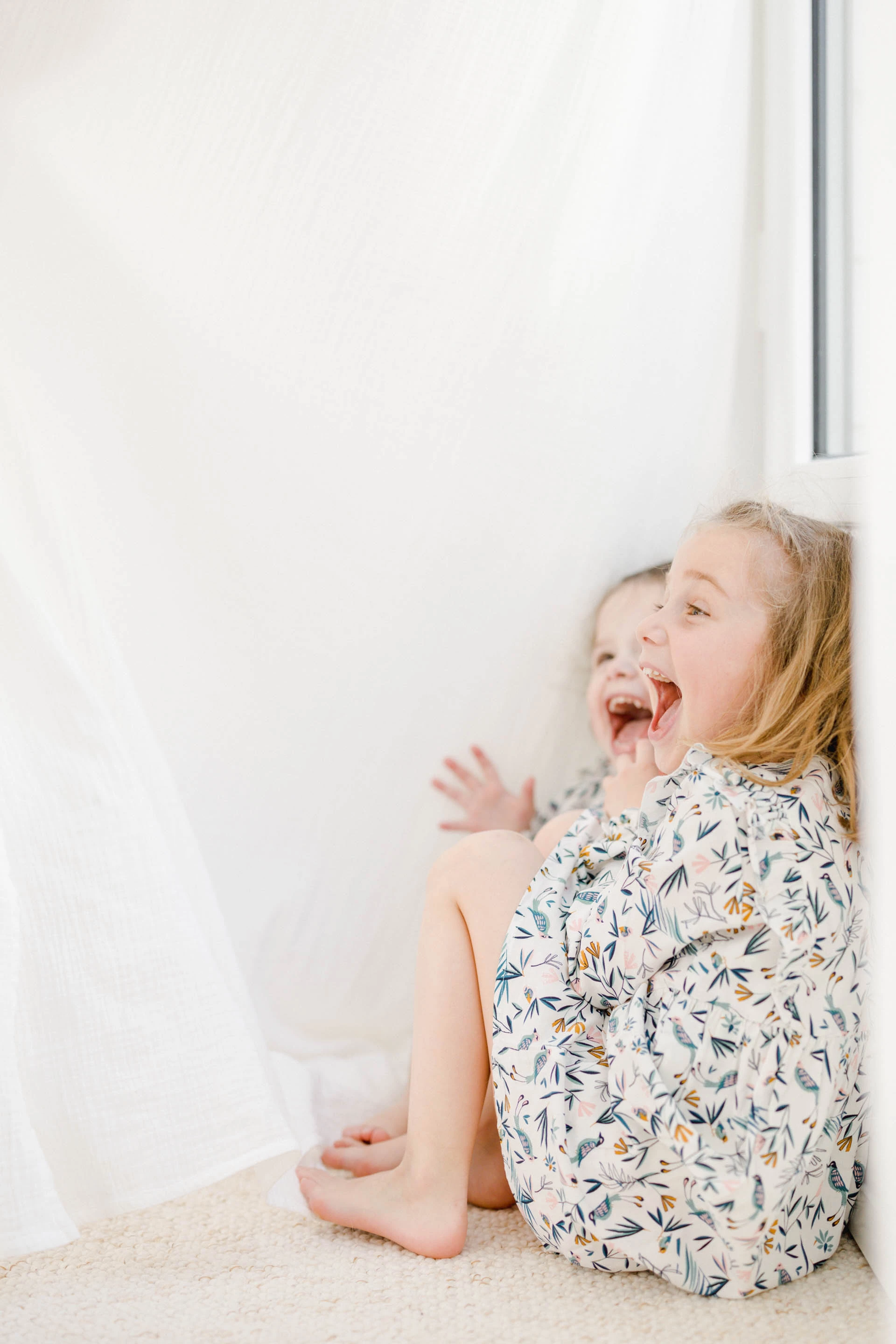 enfant bonheur beige marron gris